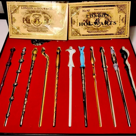 HARRY POTTER WAND SET NWOT - Picture 1 of 9